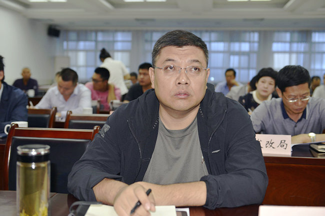 县委常委,常务副县长梁军在我县分会场参加.