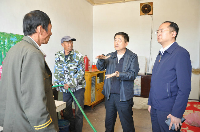 刘川楠在南河堡乡调研并走访贫困户 - 山西天镇人民