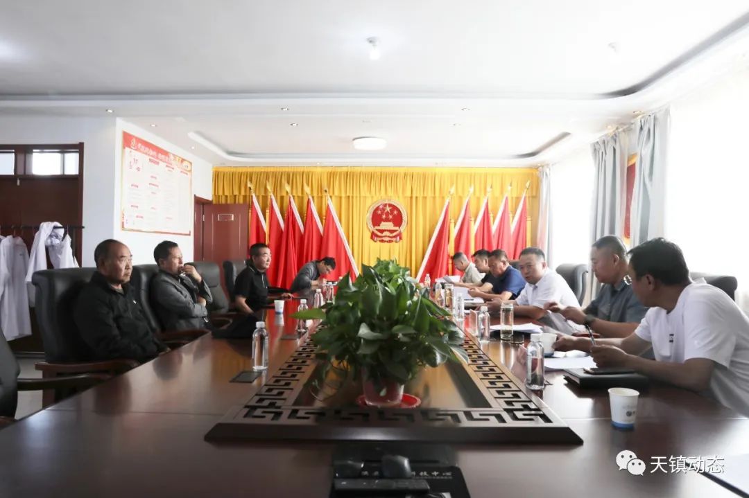 县委副书记、县长闫伟国深入卅里铺乡开展企业走访服务和调研督导乡村振兴工作